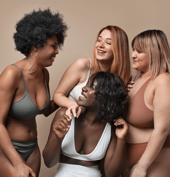Femmes portant la lingerie Célèma
